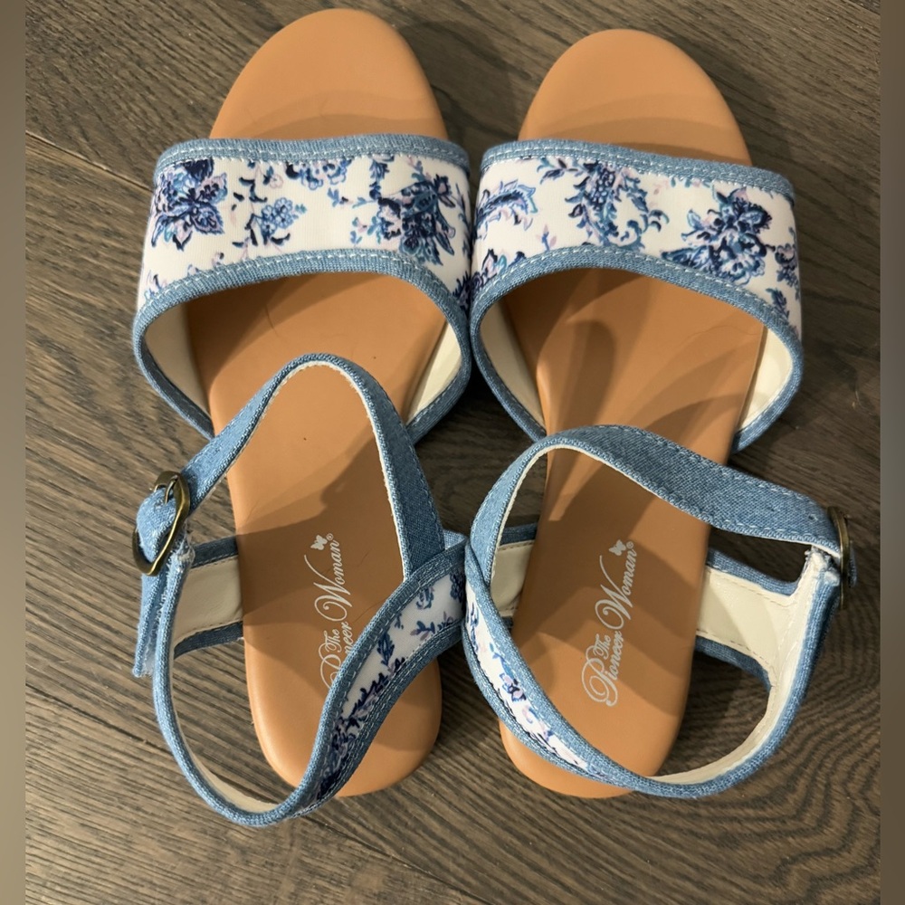 Girls Blue Floral Slide Sandals. NWOT. Size 2